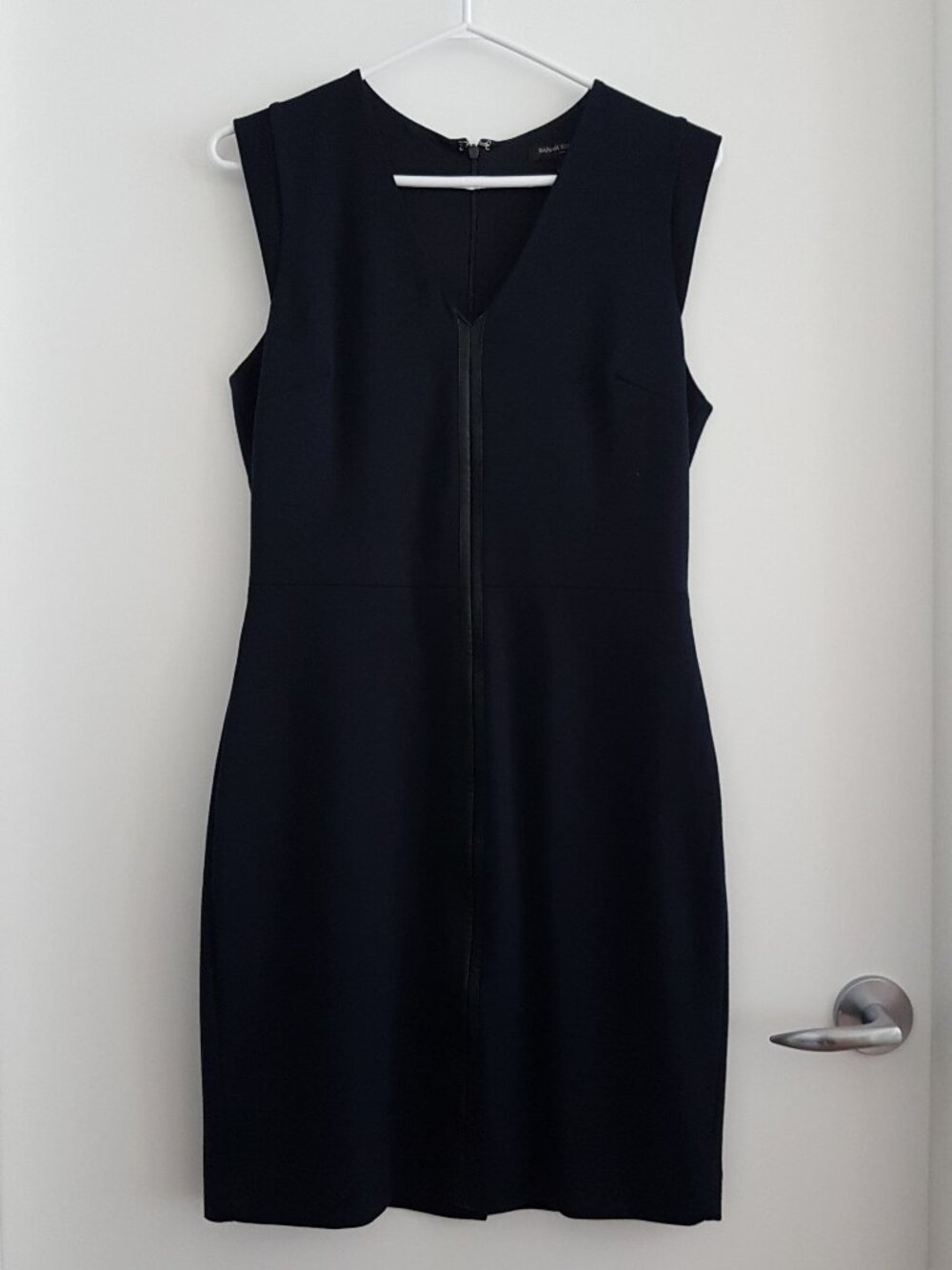 Banana Republic Navy Sheath Dress Faux Leather Trim V-Neck Size 6